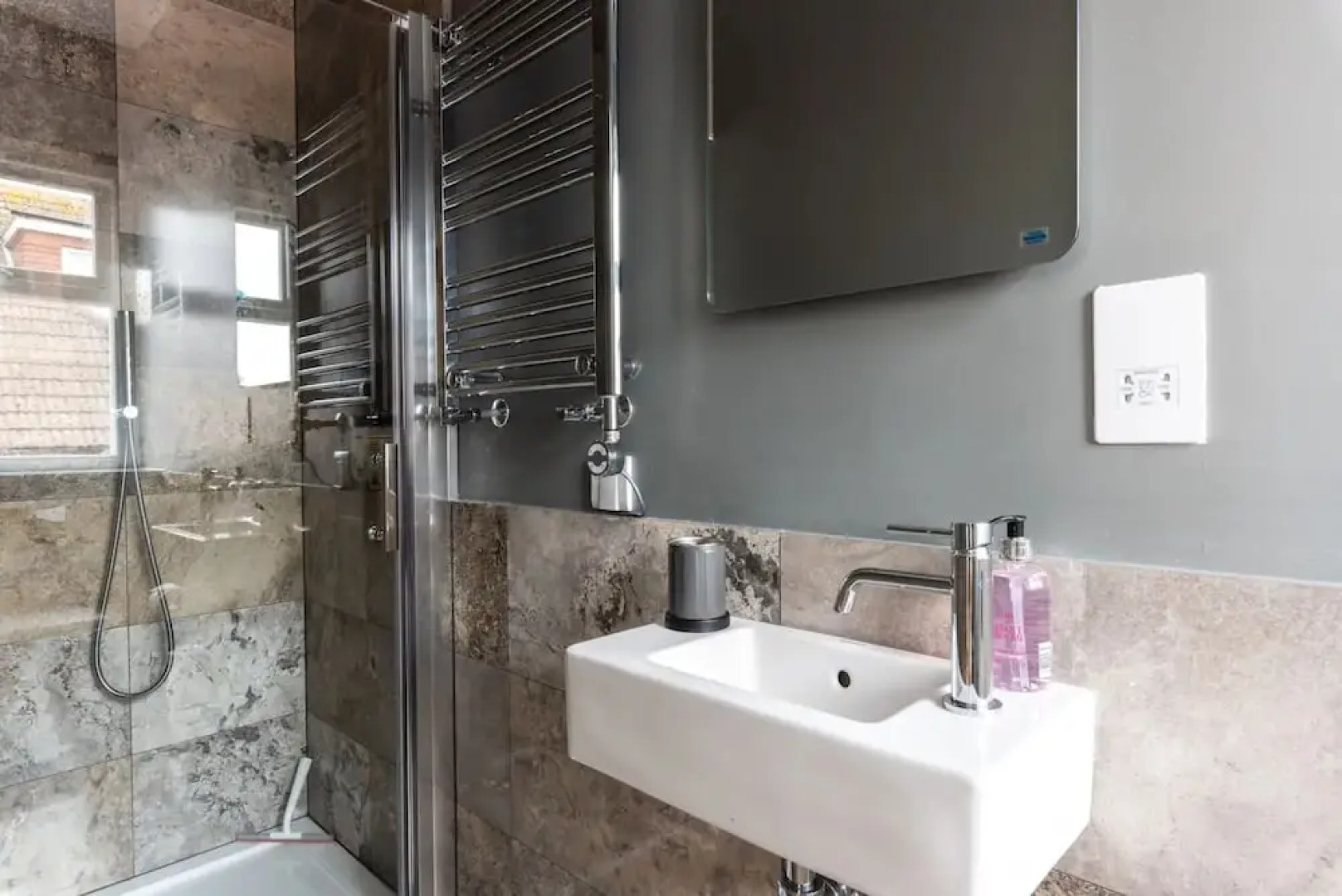 Brand New Luxurious 5 Bedroom Townhouse