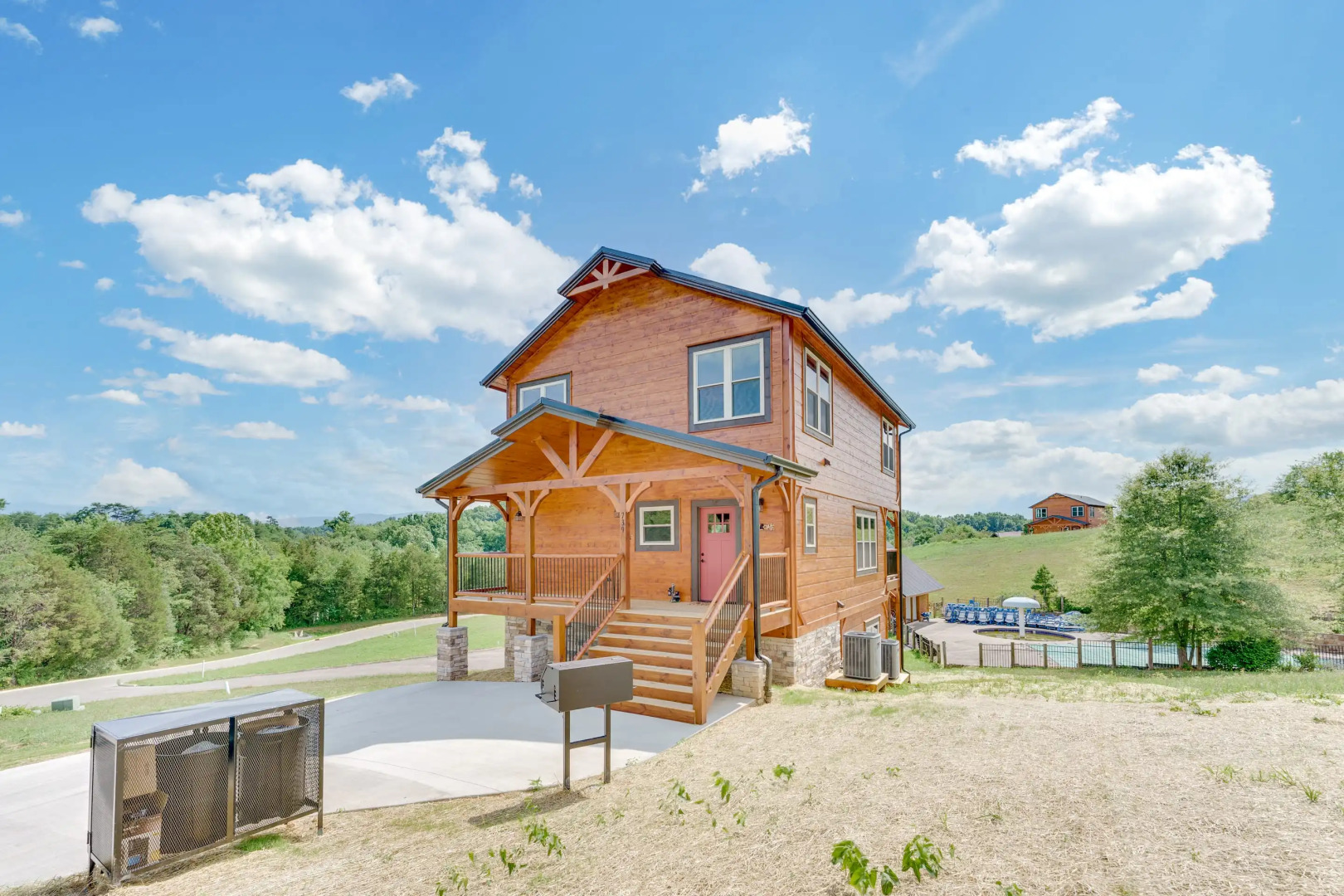 T-Bears Cabin: Hot Tub, Game Room, Theater Room