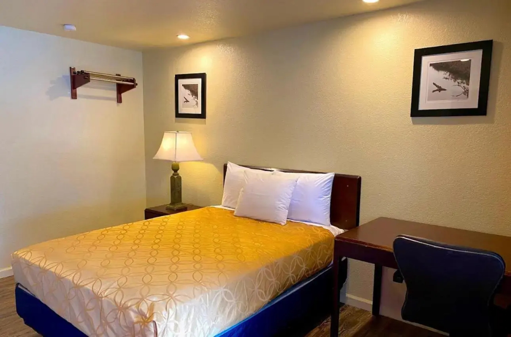 Whistling Pines - Daily & Extended Stay, Elizabeth City