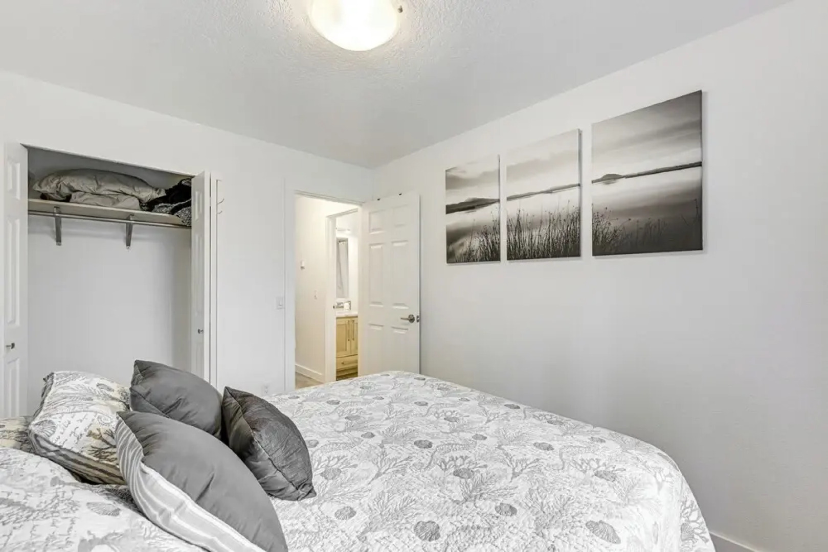 Walk to Parks: Snug Soldotna Sanctuary!