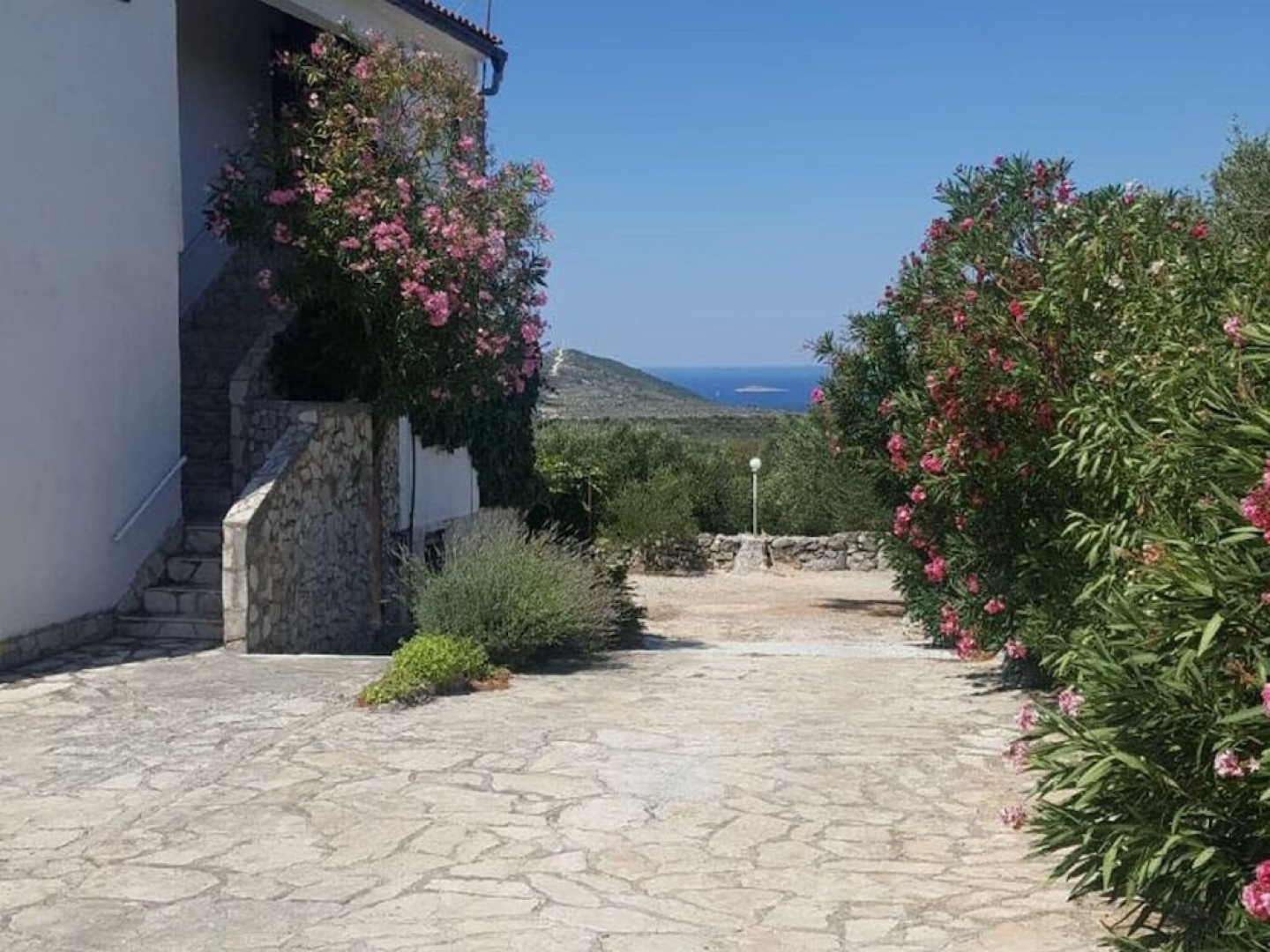 Adorable Apartment With Covered Terrace & Sea View