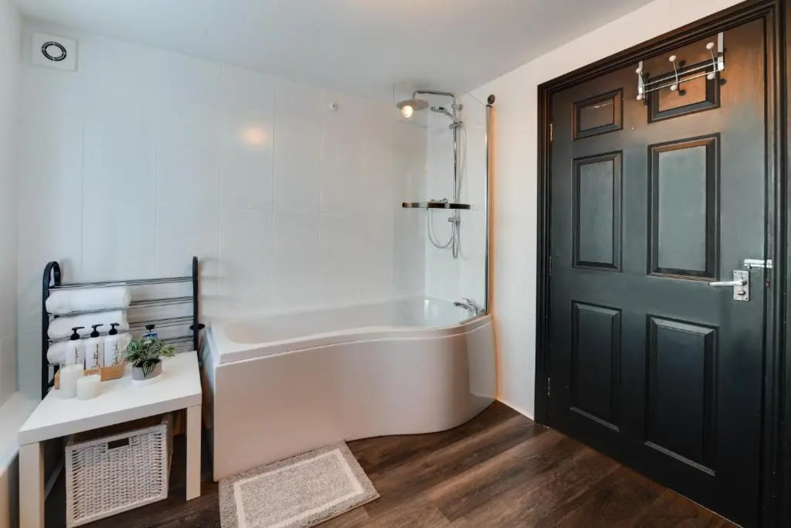 Wigan Central I 1 & 2 Bed Executive Apartments I Family Rooms I Private Balcony I Free Parking