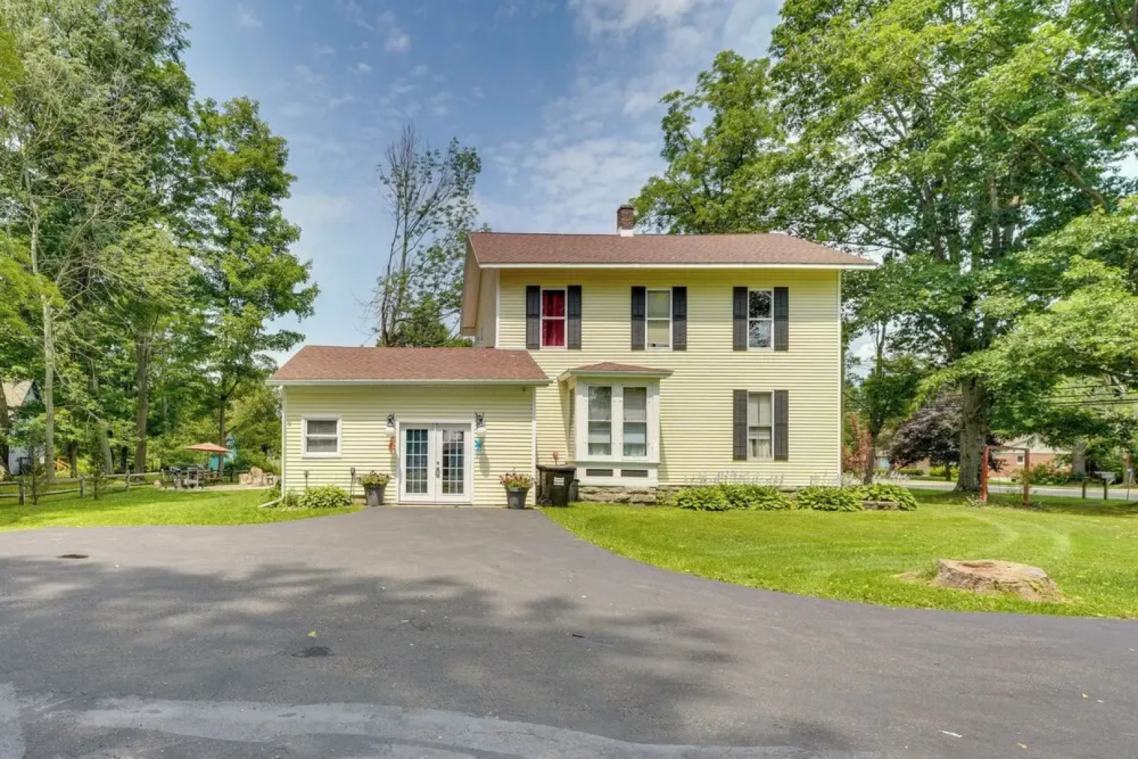 Spacious Victorian Home 1/4 Mi to Holiday Valley!