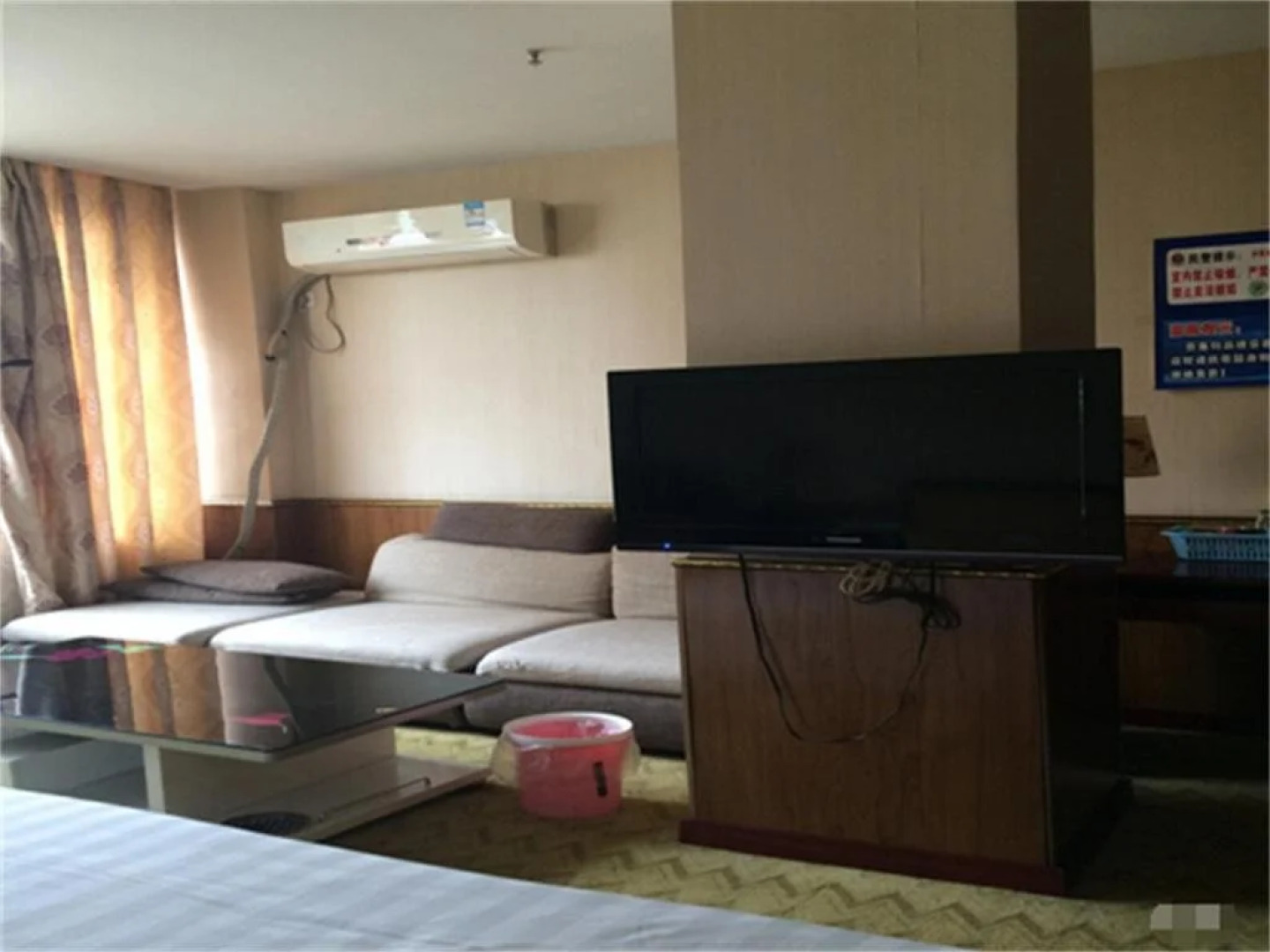 Luzhou Xincheng Business Inn