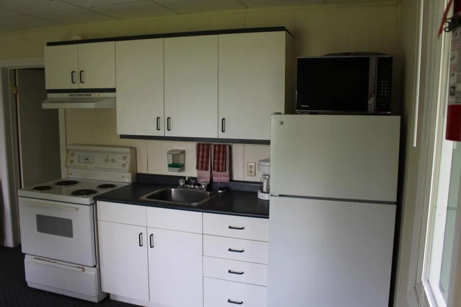 Kokanee Beach Resort Motel