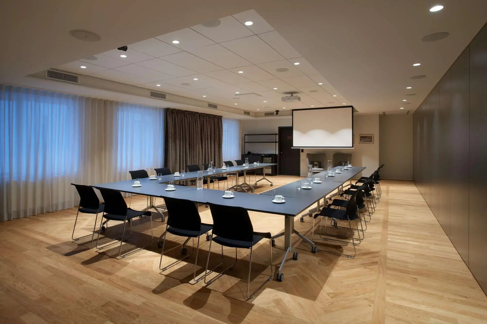 Отель Iceland Parliament, Curio Collection By Hilton