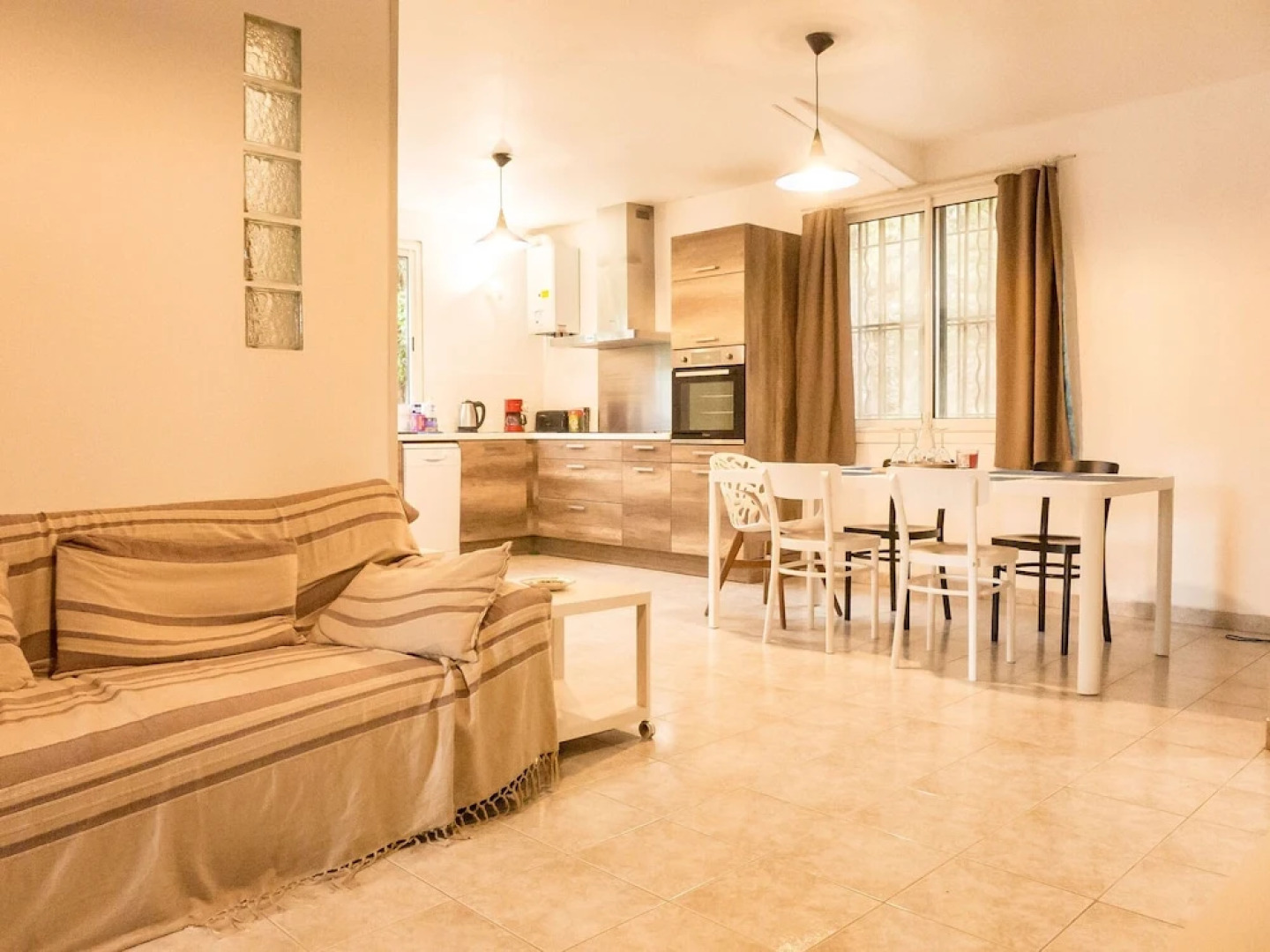 Charming Hunting Lodge near Loupian with garden