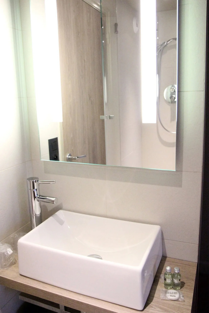 Отель Le Montmartre Saint Pierre