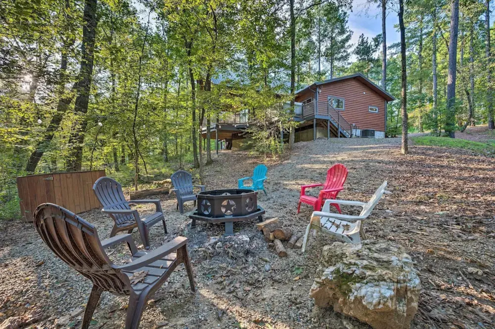 Creekside Broken Bow Cabin w/ Hot Tub & Fire Pit!