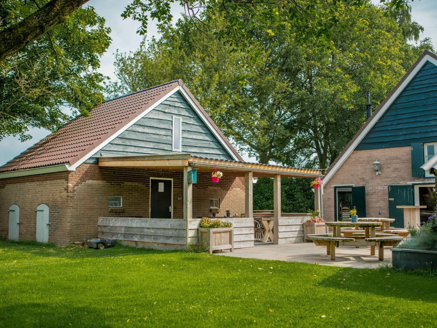 Detached Atmospheric Farmhouse with Large Garden & Privacy near Dalfsen