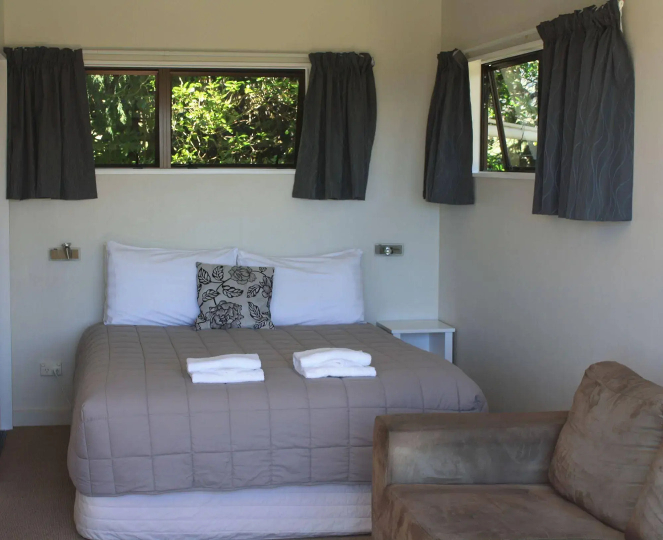 Pohara Beachfront Motel