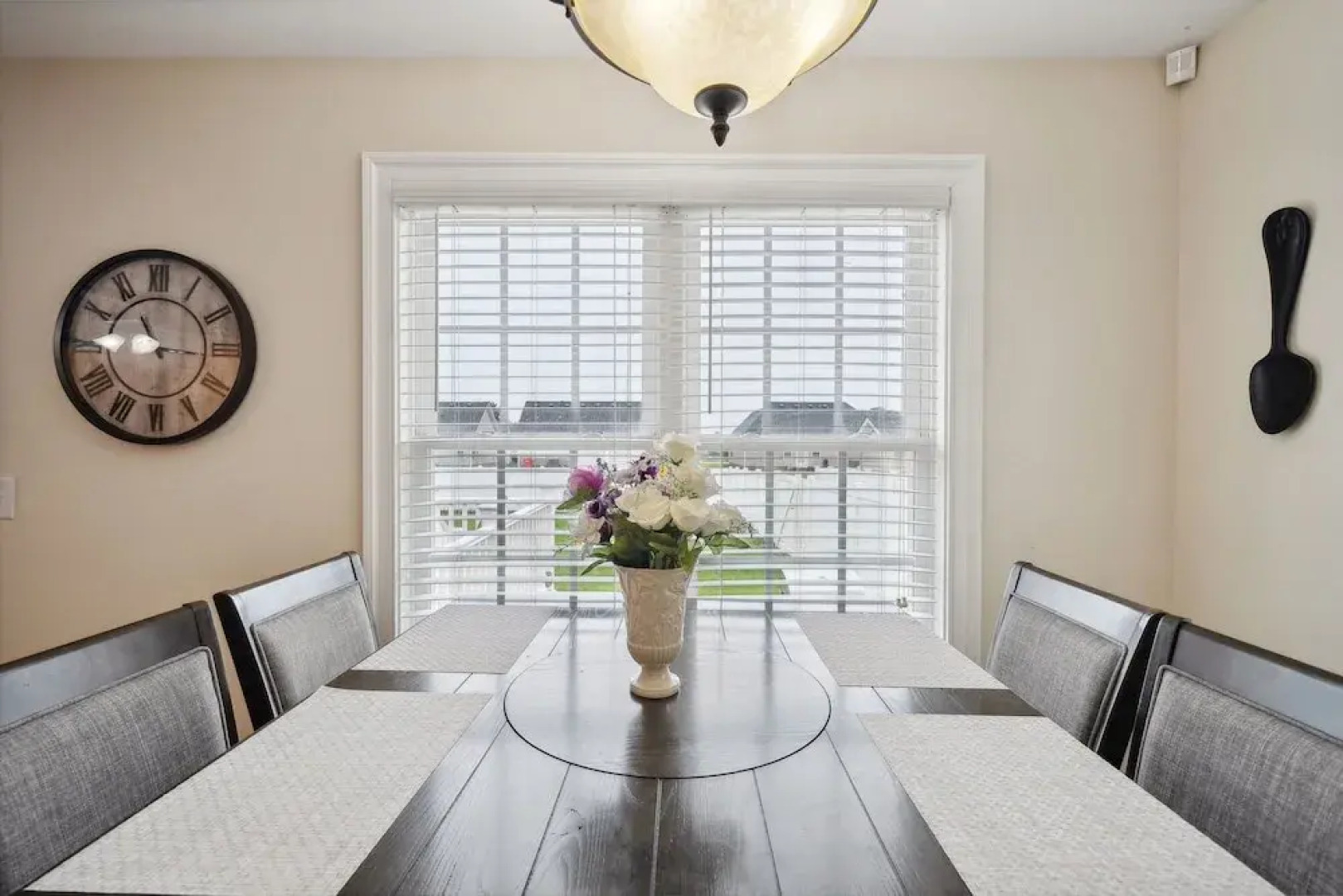 Charming Family Retreat With Spacious Yard 3 Bedroom Home