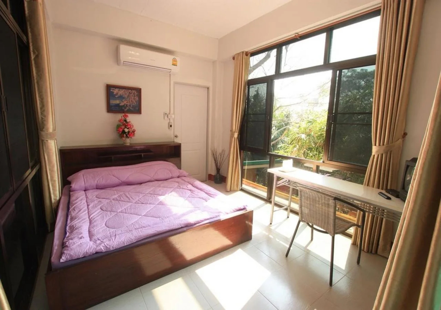 A-Ga-Pe Coffee Bar & Hostel