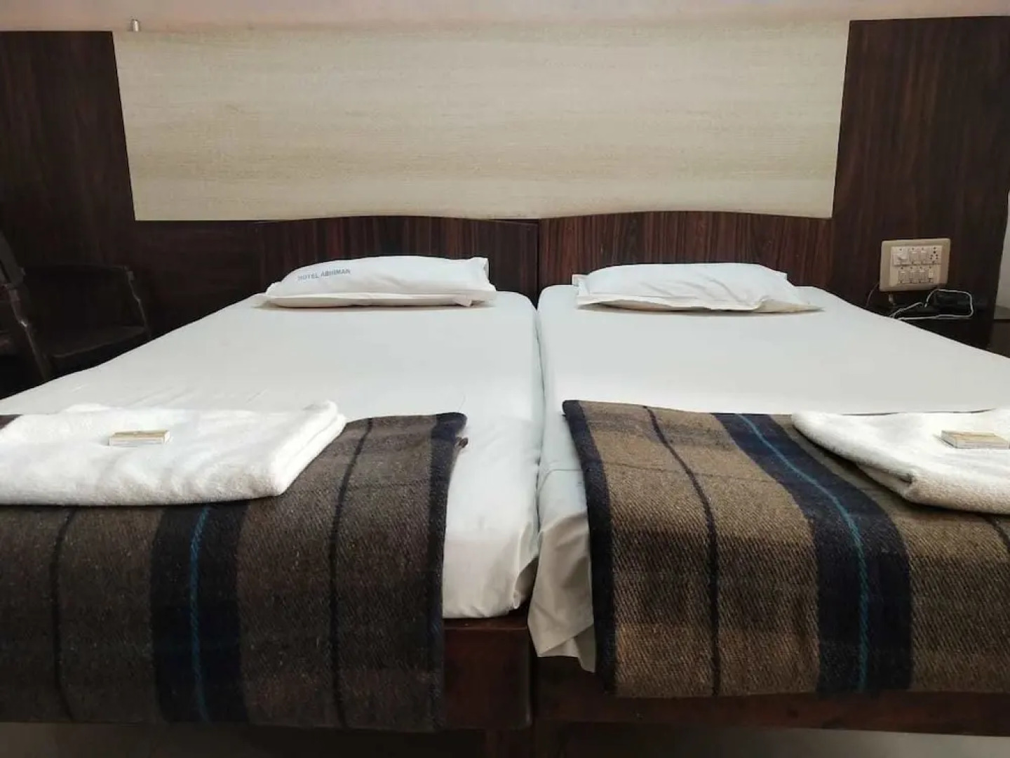 Hotel Abhiman by iROOMZ