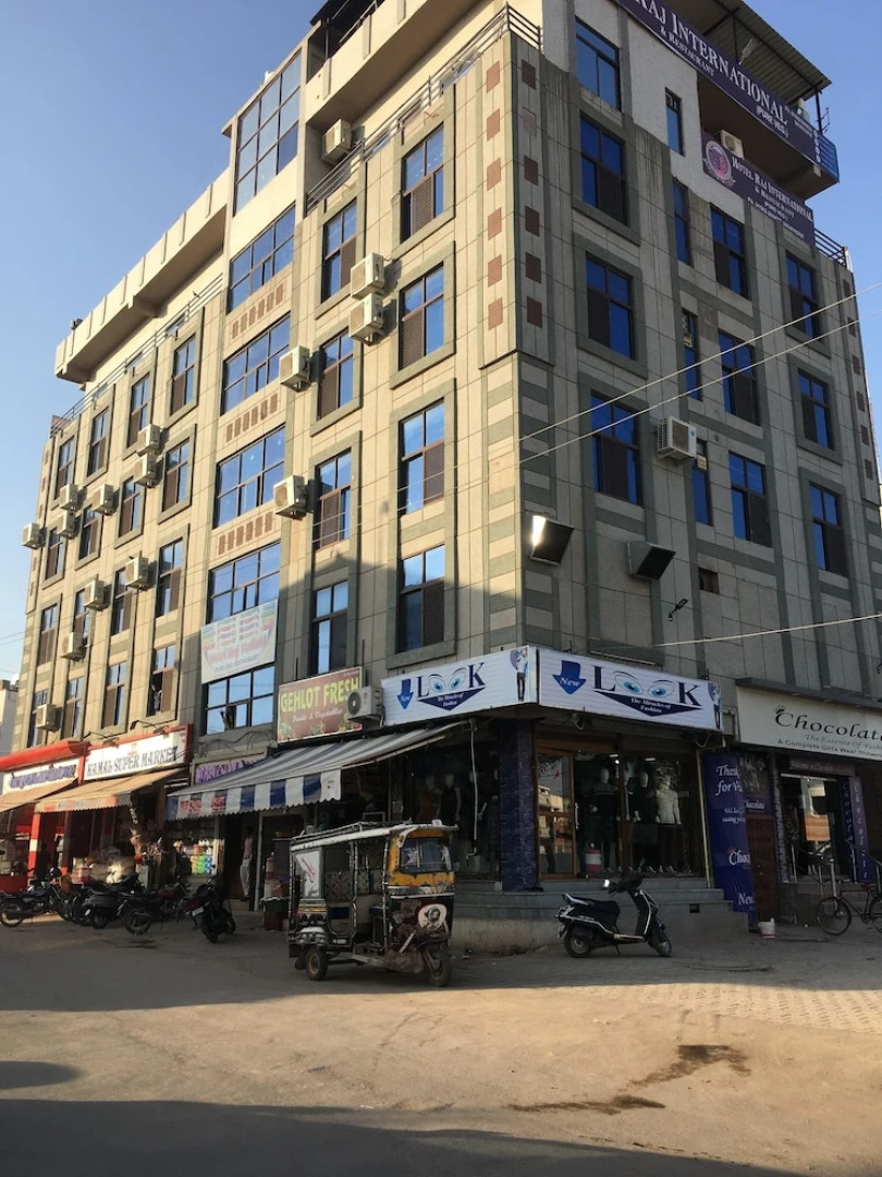 Hotel Raj International