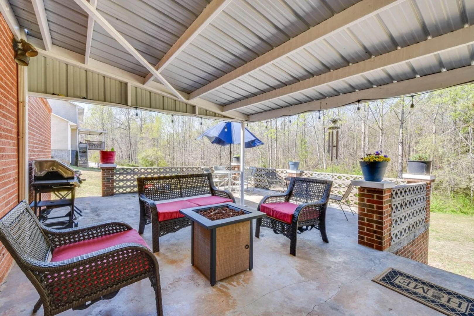 Seneca Abode w/ Furnished Deck < 10 Mi to Clemson!