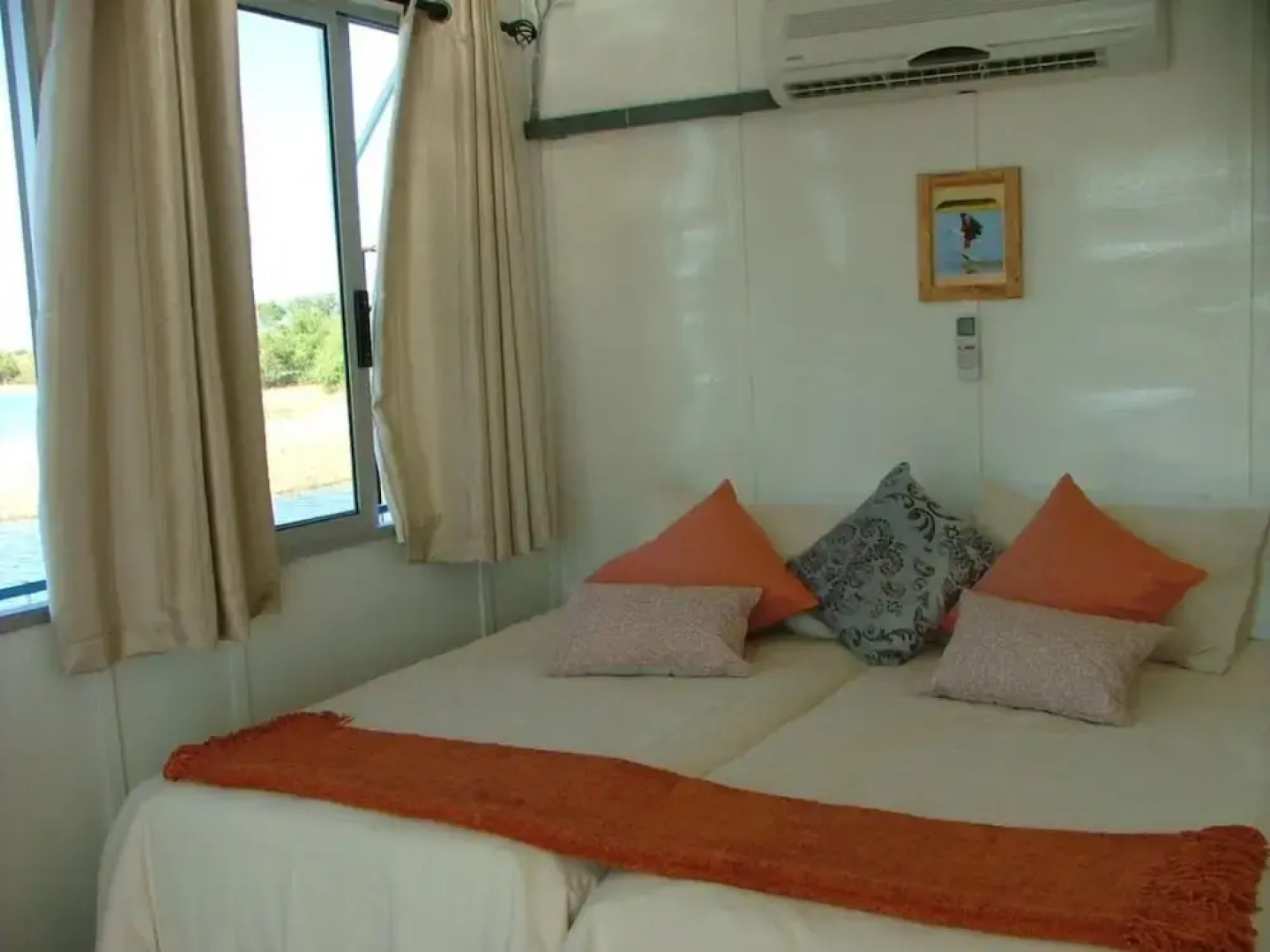 Houseboat With Aircon and Splash Pool - 2128
