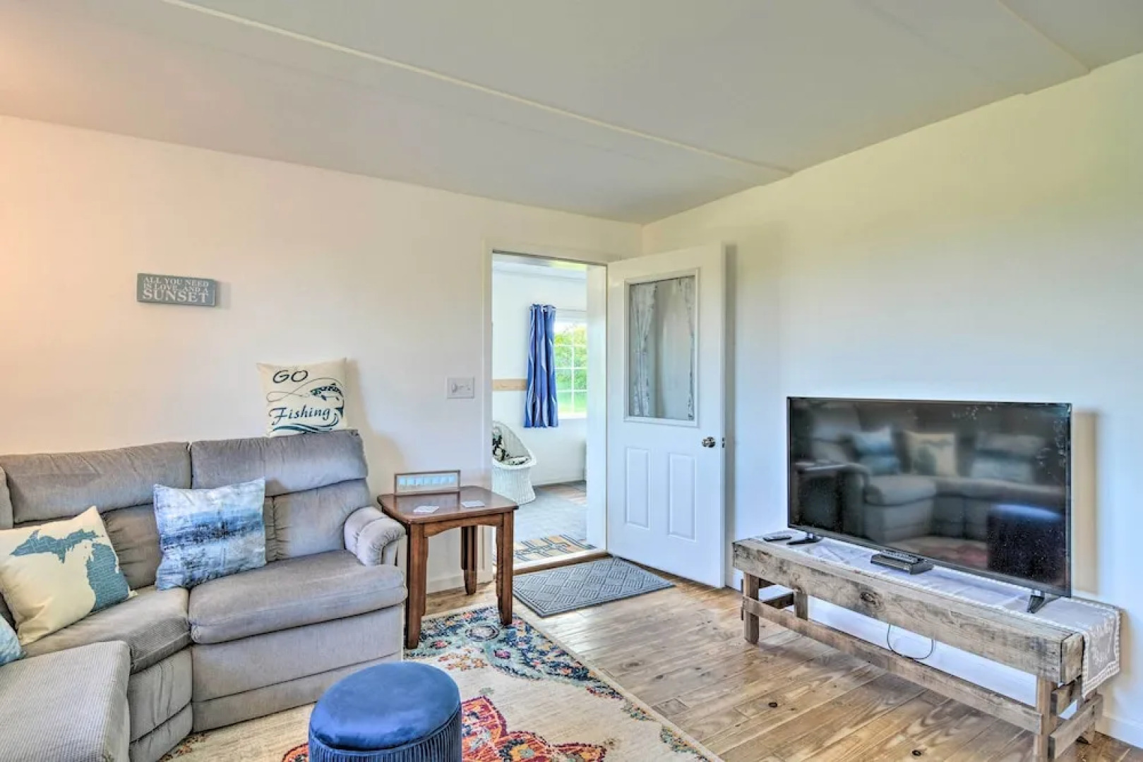 3 Mi to Lake Michigan: The Country Cottage