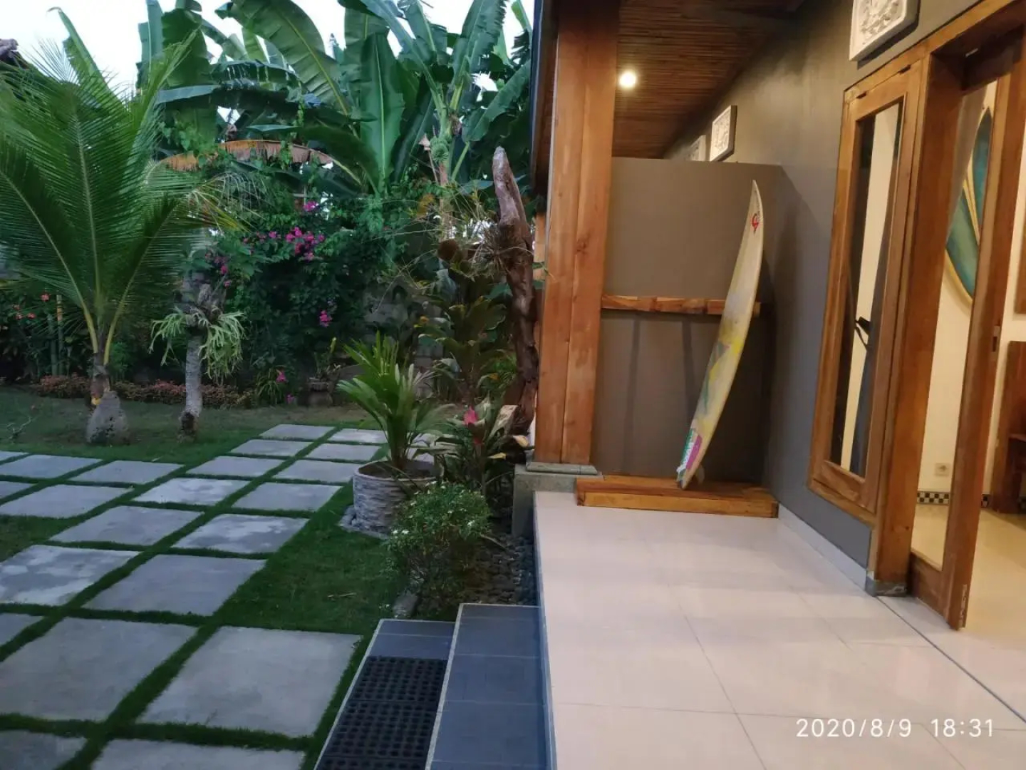 Surf Retreat Villa Sari