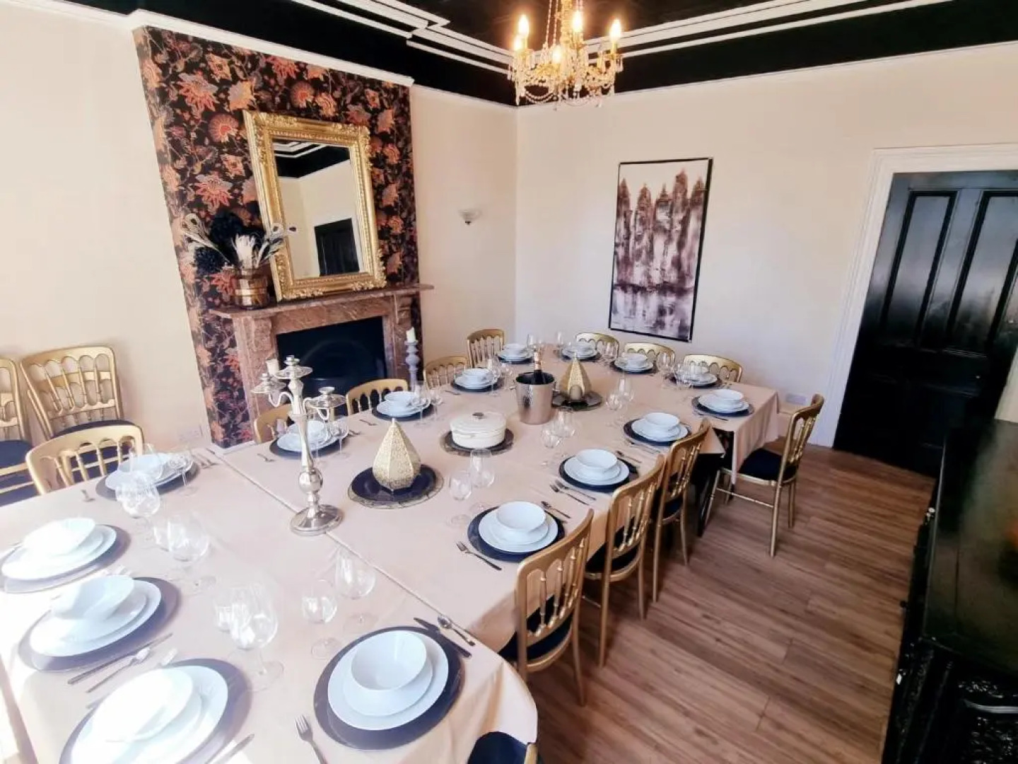 Exquisite 9 bed Villa hot tub, gym, cinema & more