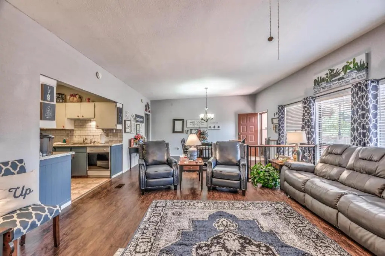 Cozy Up Haus, 3BRs, Game Room, Deck, Wi-Fi, Sleeps 8