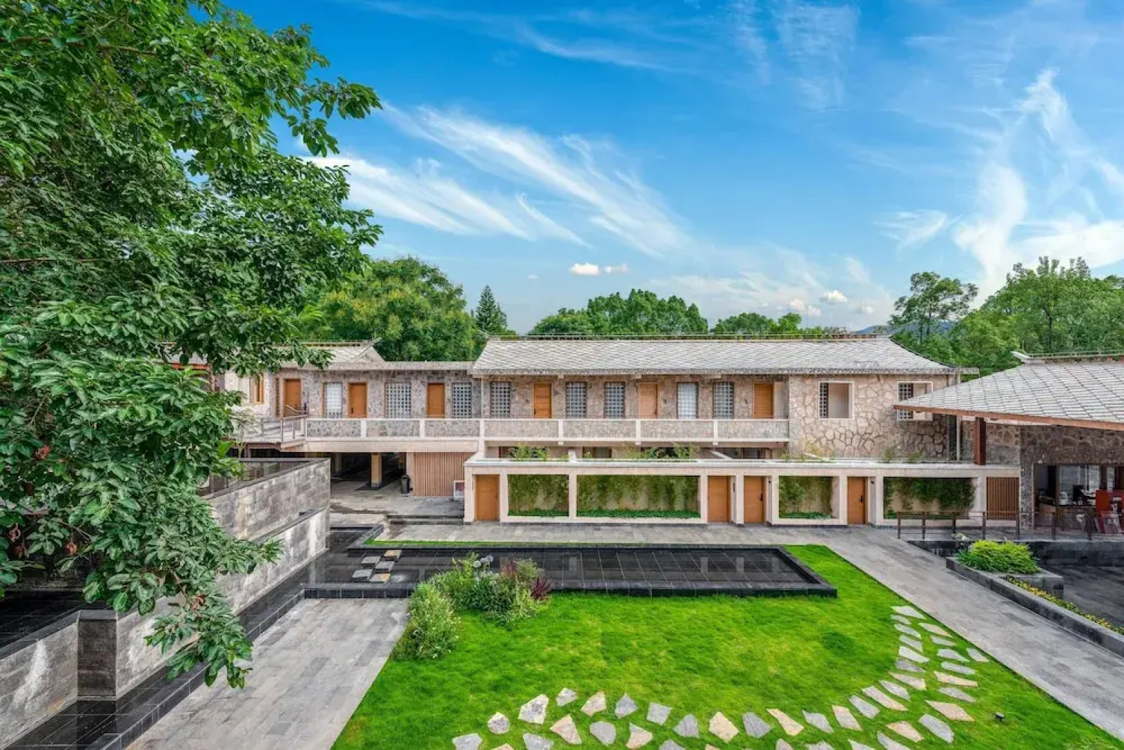 Yaojia Waterfall Village Resort