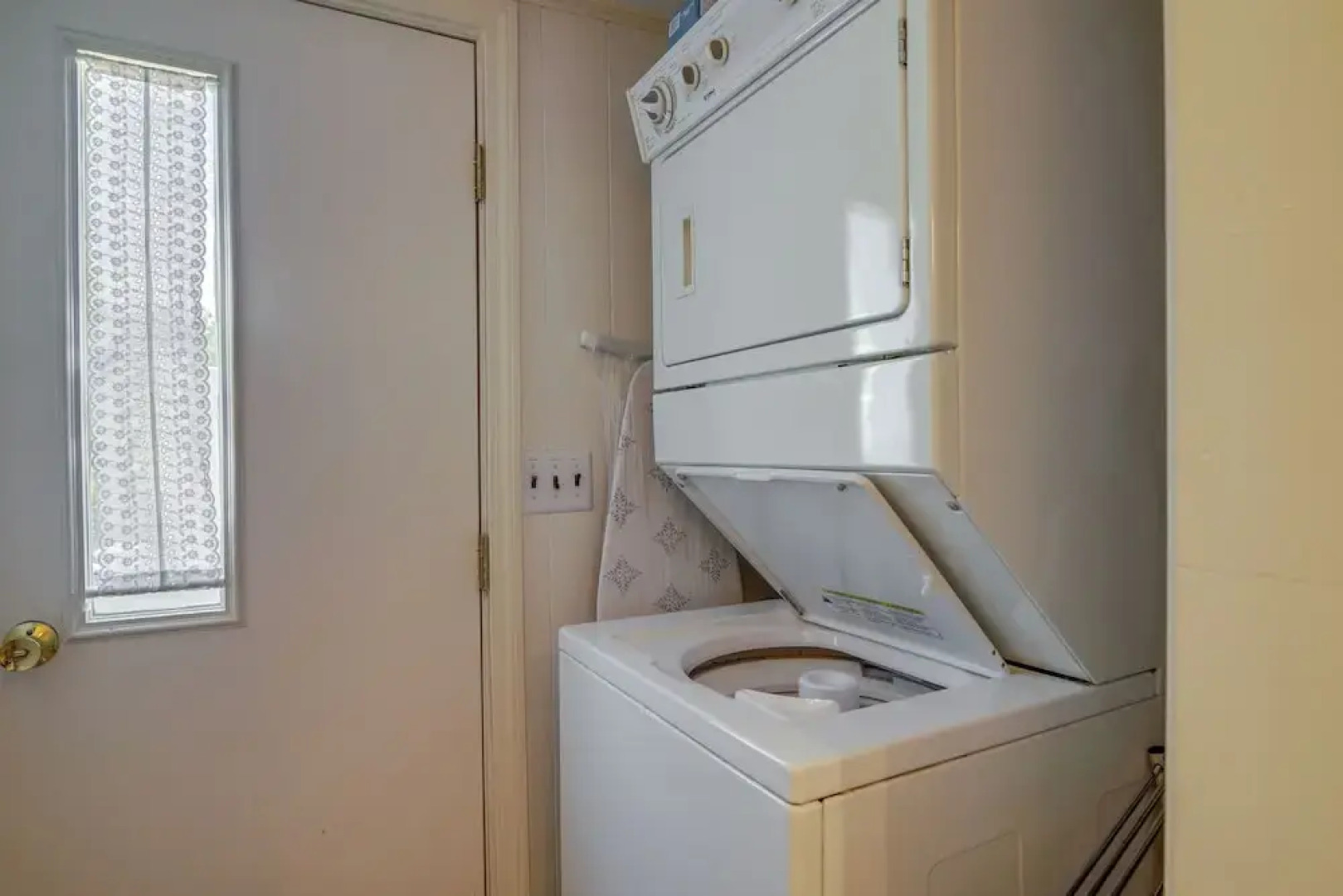 Bayfront Plymouth Gem w/ Sunroom, Steps to Shore!