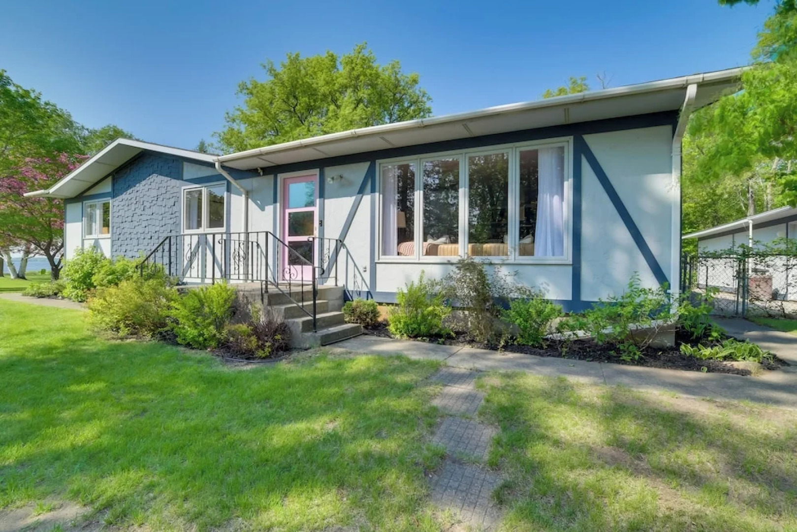 Home Rental on Detroit Lake: Dock, Game Room!