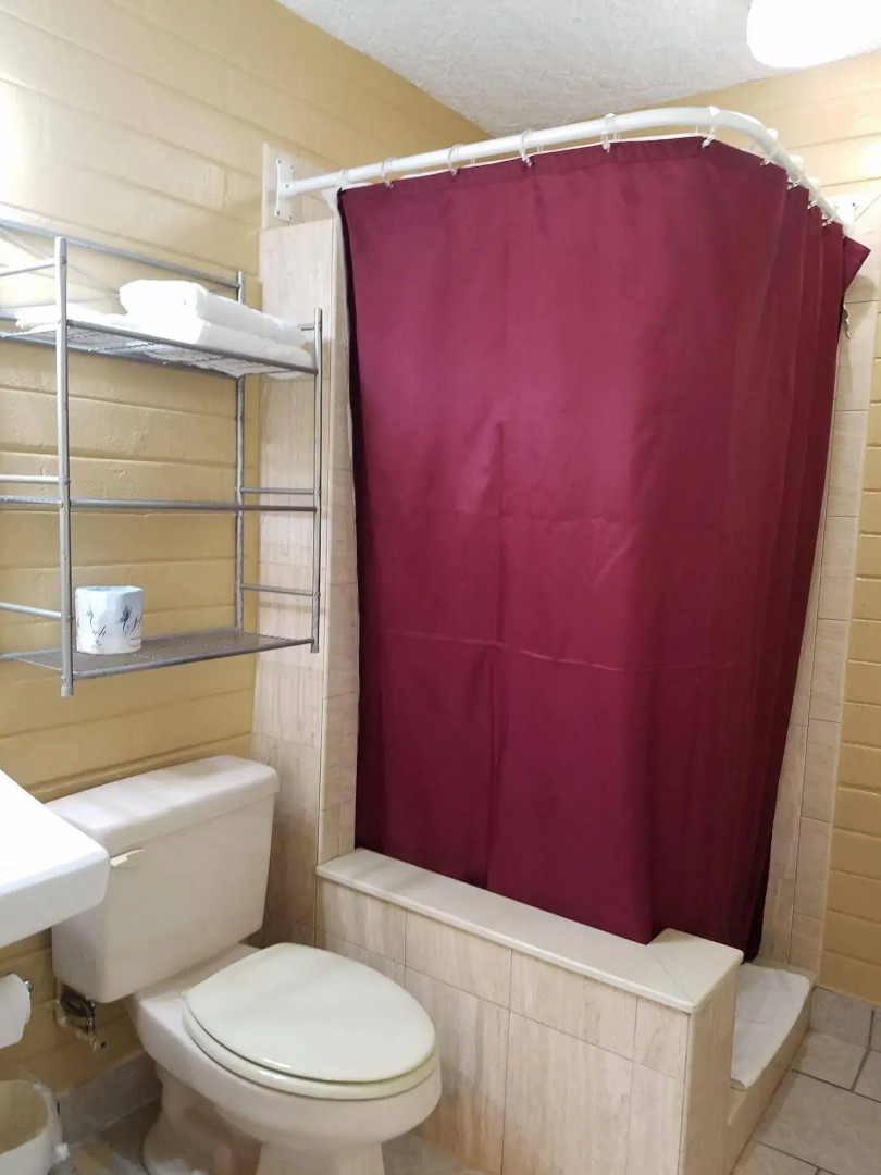 Lakeside Inn and Cafe