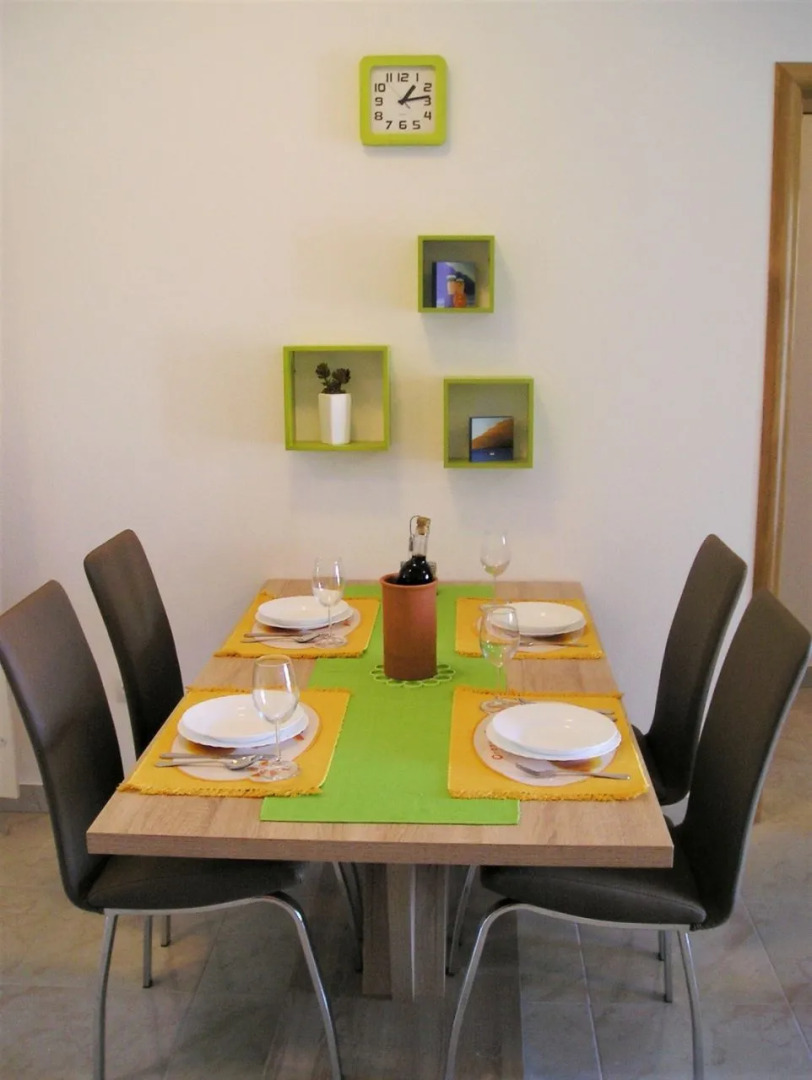 Apartment Tih - 20 m from sea: A1 Ruzmarin Sevid, Riviera Trogir