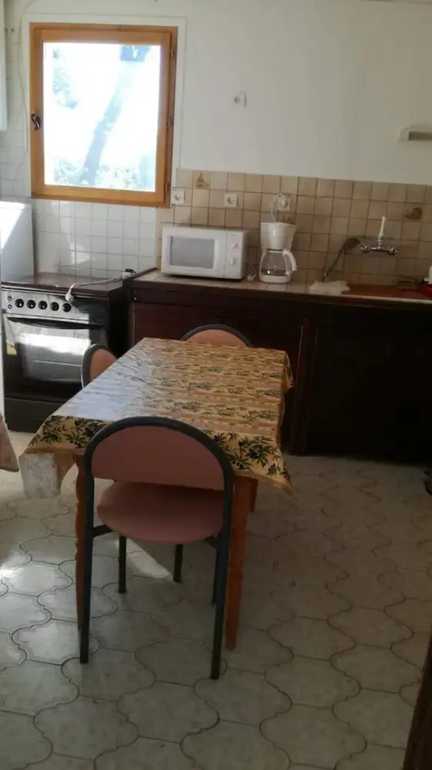 Apartment With One Bedroom In Saint-laurent-des-arbres, With Wonderful Mountain View And Enclosed Garden - 90 Km From The Beach