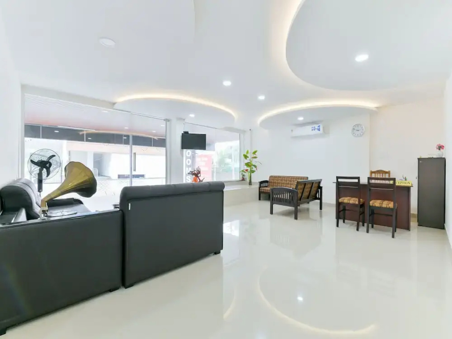 OYO 14879 Home Elegant 1BHK Kochi Airport