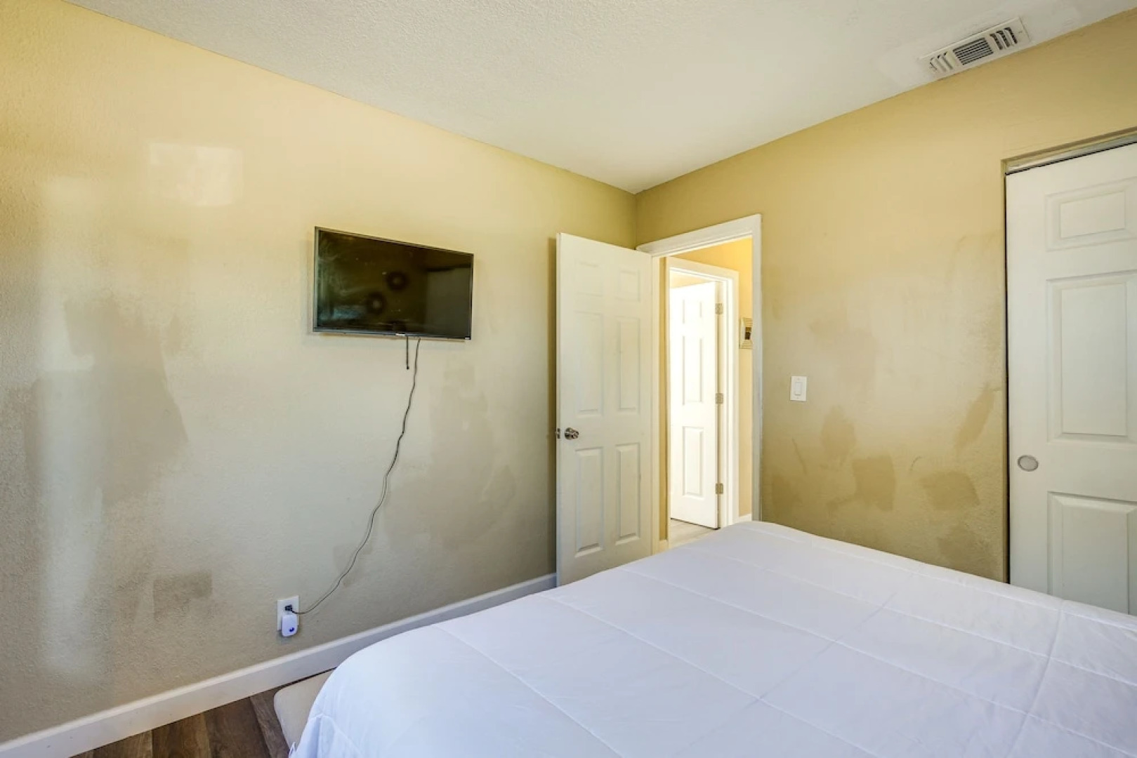 North Lauderdale Vacation Rental: 8 Mi to Beach!