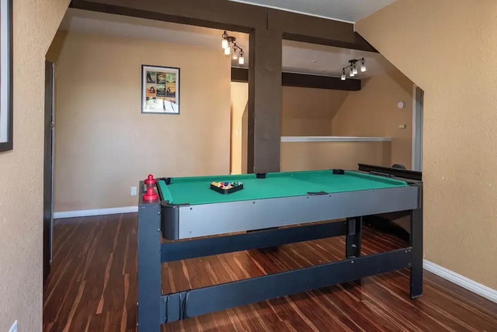 Yosemite Aviary and Quail Within Yosemite - 2 Separate Units, Up To 14 Guests!