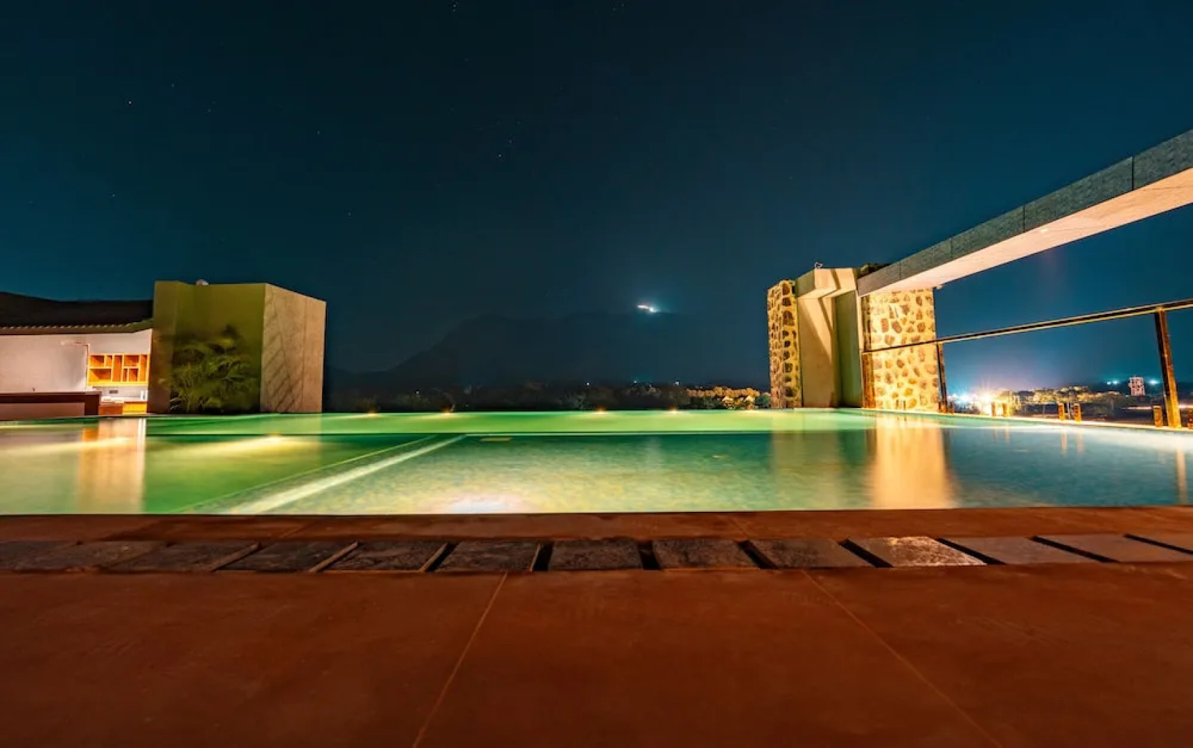 Basalt Paradise Resort And Spa