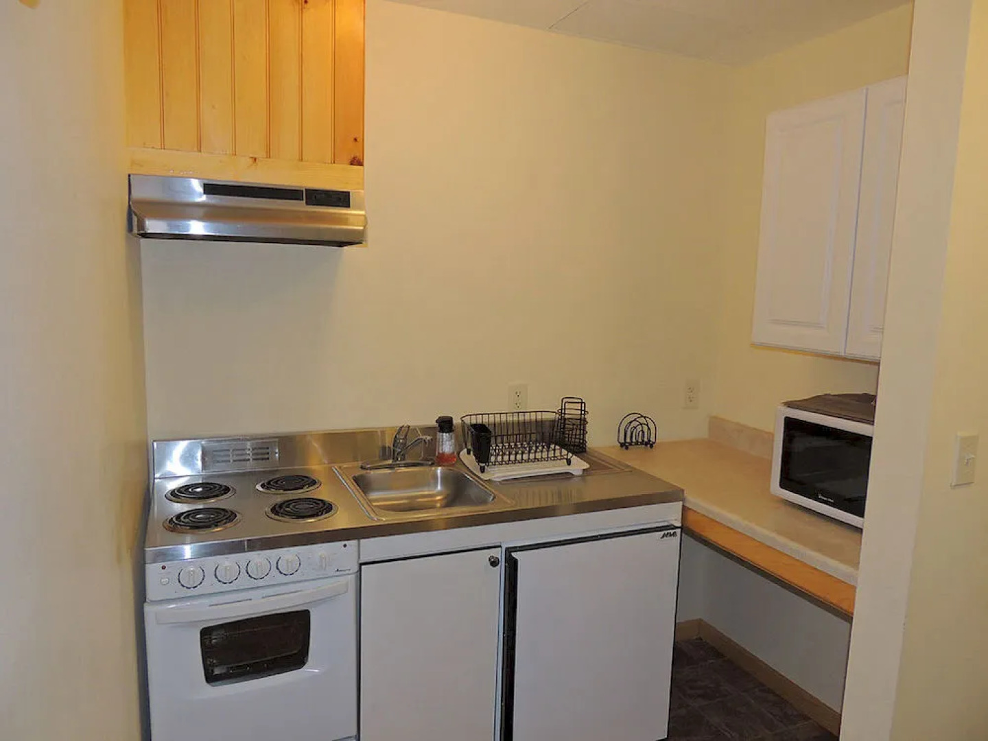 Capt.'s Inn & Suites