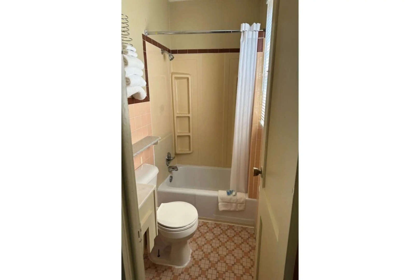 Love Hotels Murdo by OYO on Interstate 90