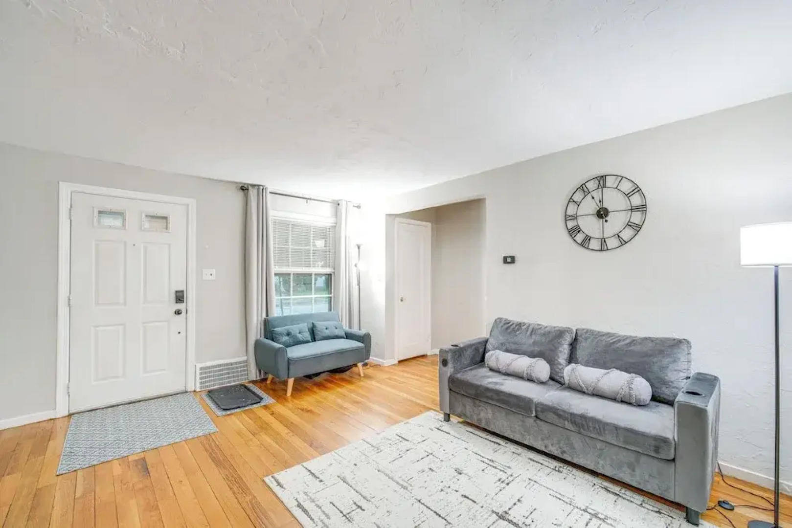 2 Mi to Lake Erie: Home w/ Yard in Euclid!