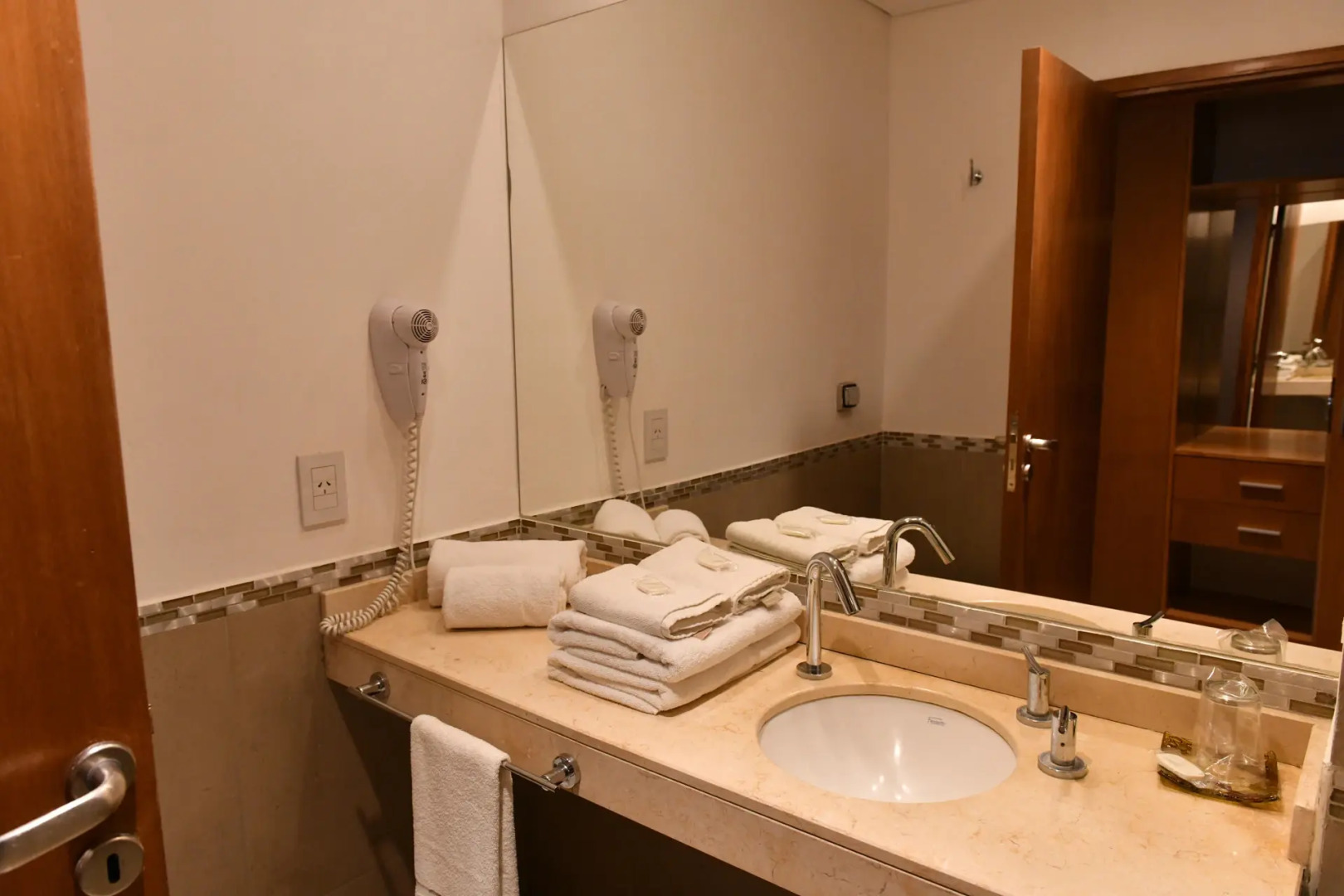 Howard Johnson San Francisco Resort