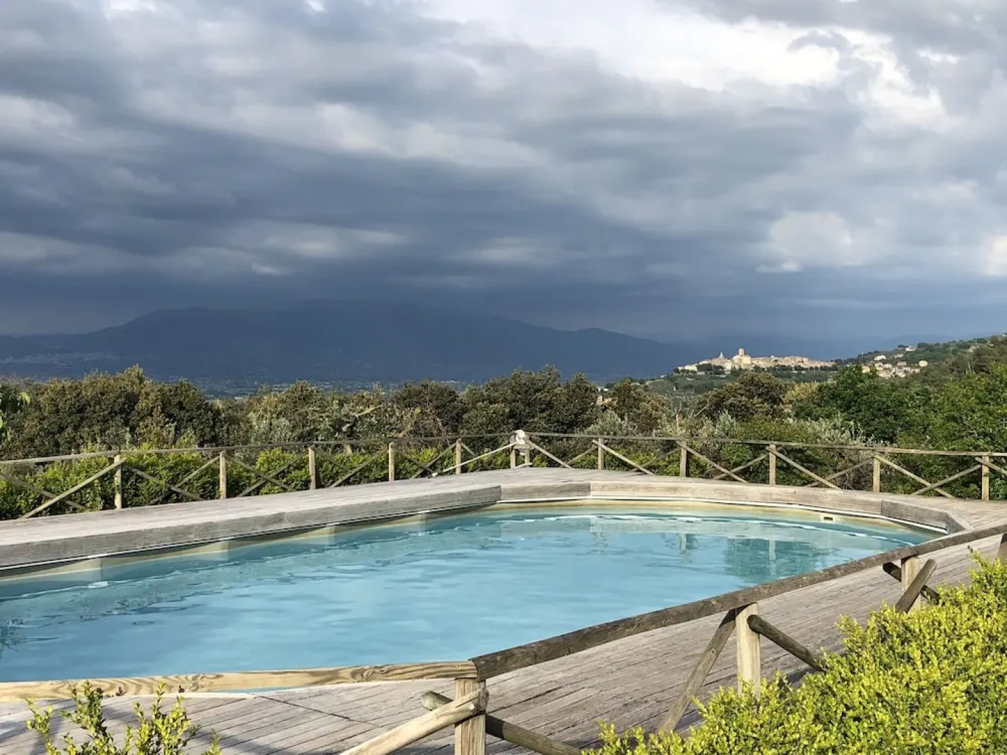 6 Bedrooms Umbrian farmhouse