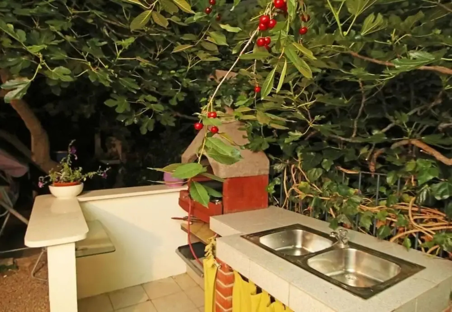 Zeljko - With Nice Garden - H