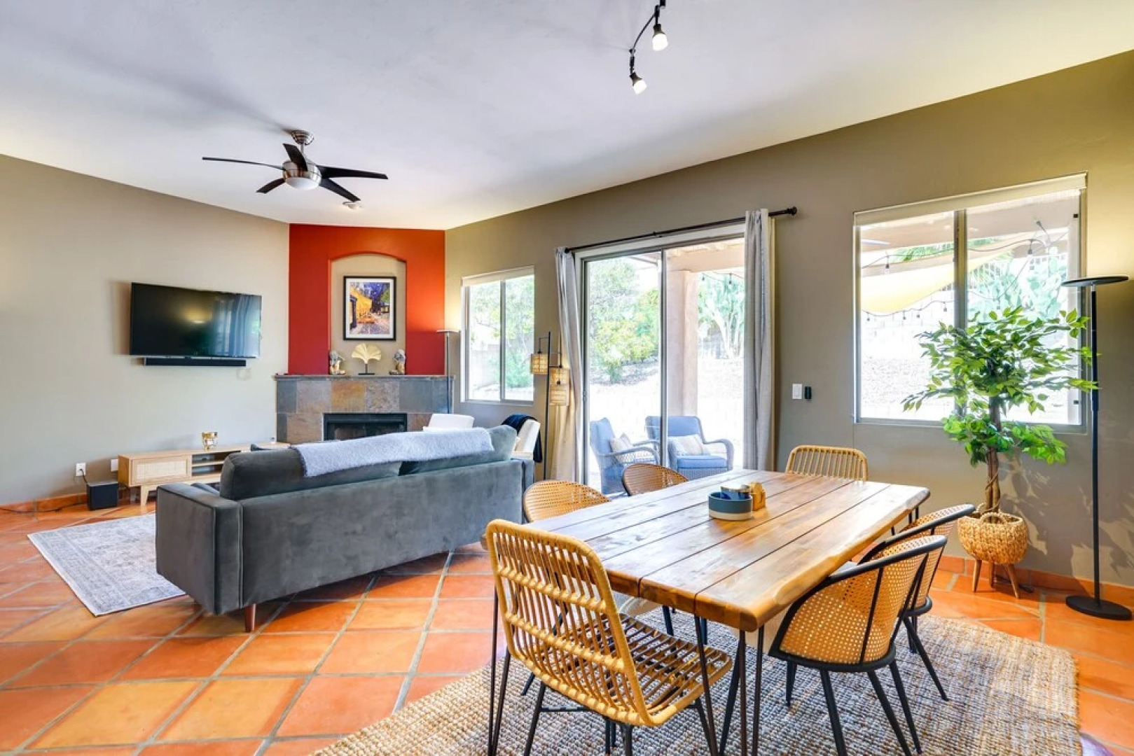 Luxury Tucson Retreat: Patio, Hot Tub & Fireplace