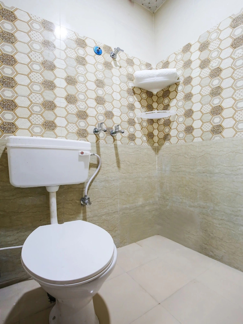 Spot On 47204 Royal Guest House