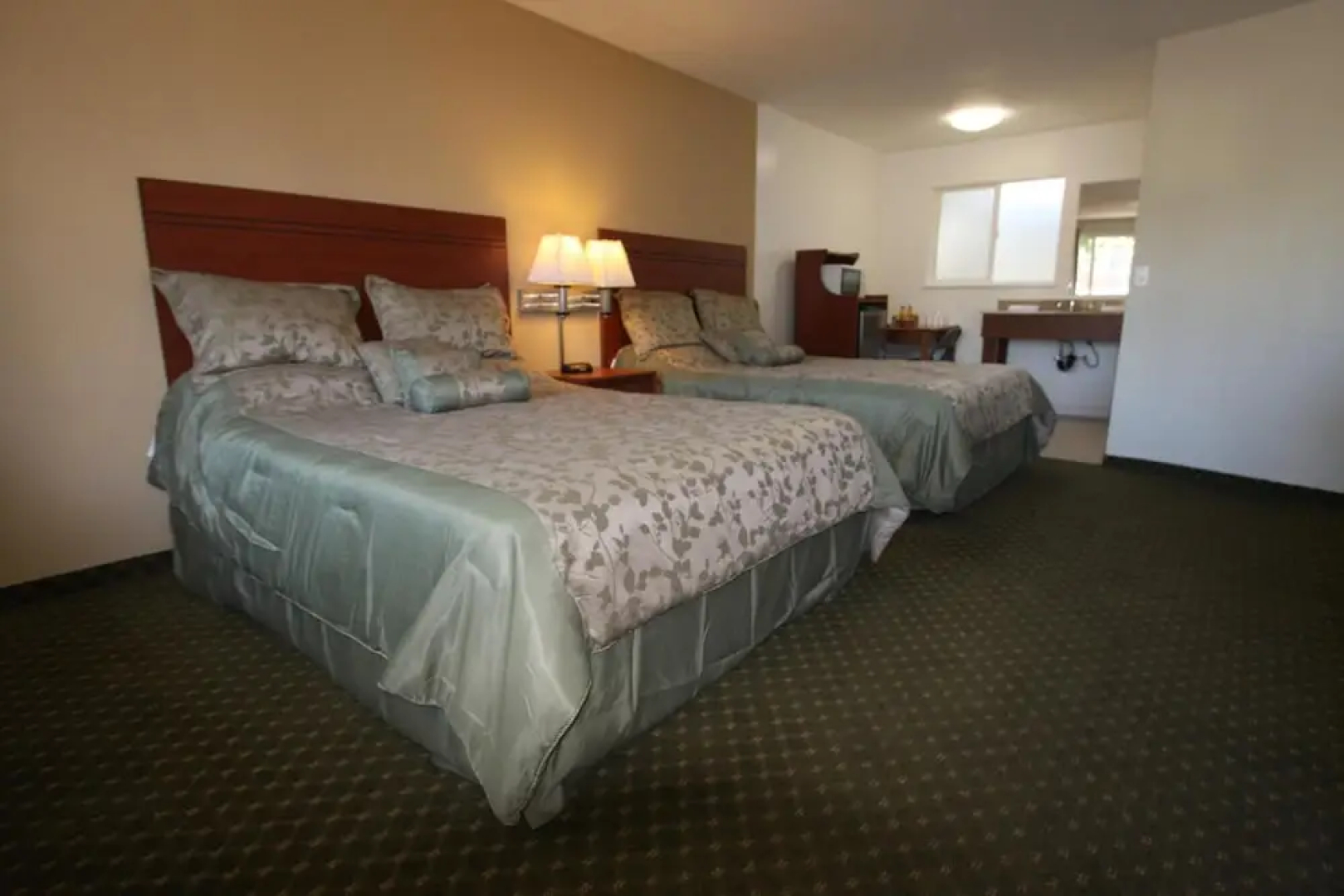 Redwood Inn