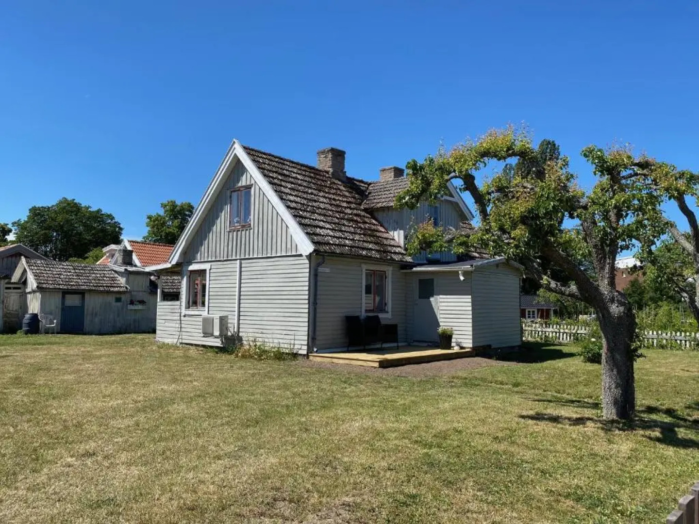 Villa Violen belägen i centrala Borgholm, Öland nära badplats.