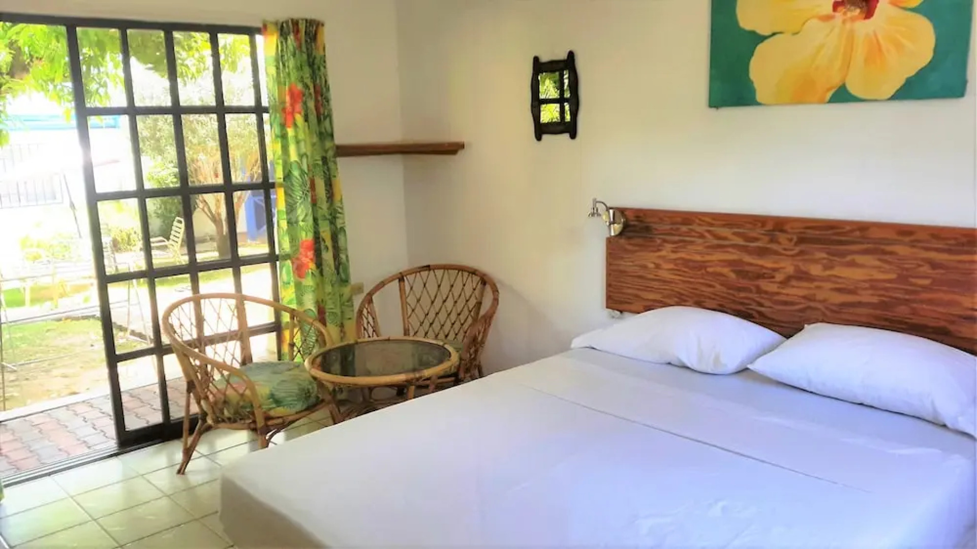 Bananaquit Apartments