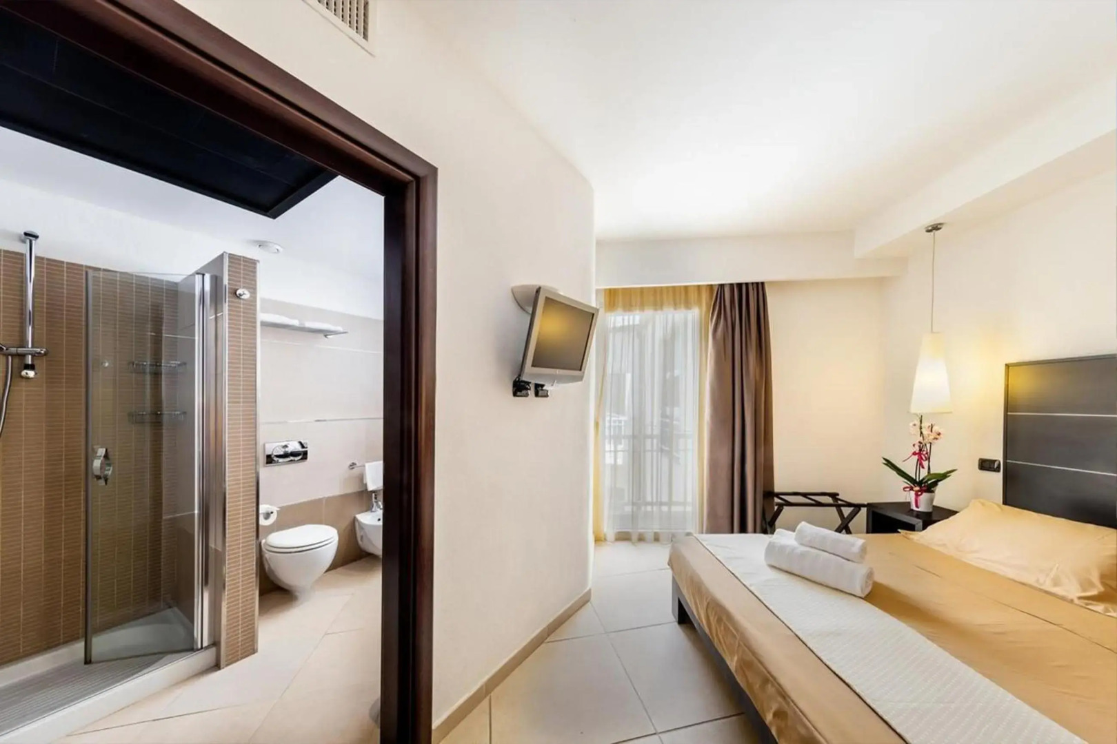 Sunny Day Club Hotel