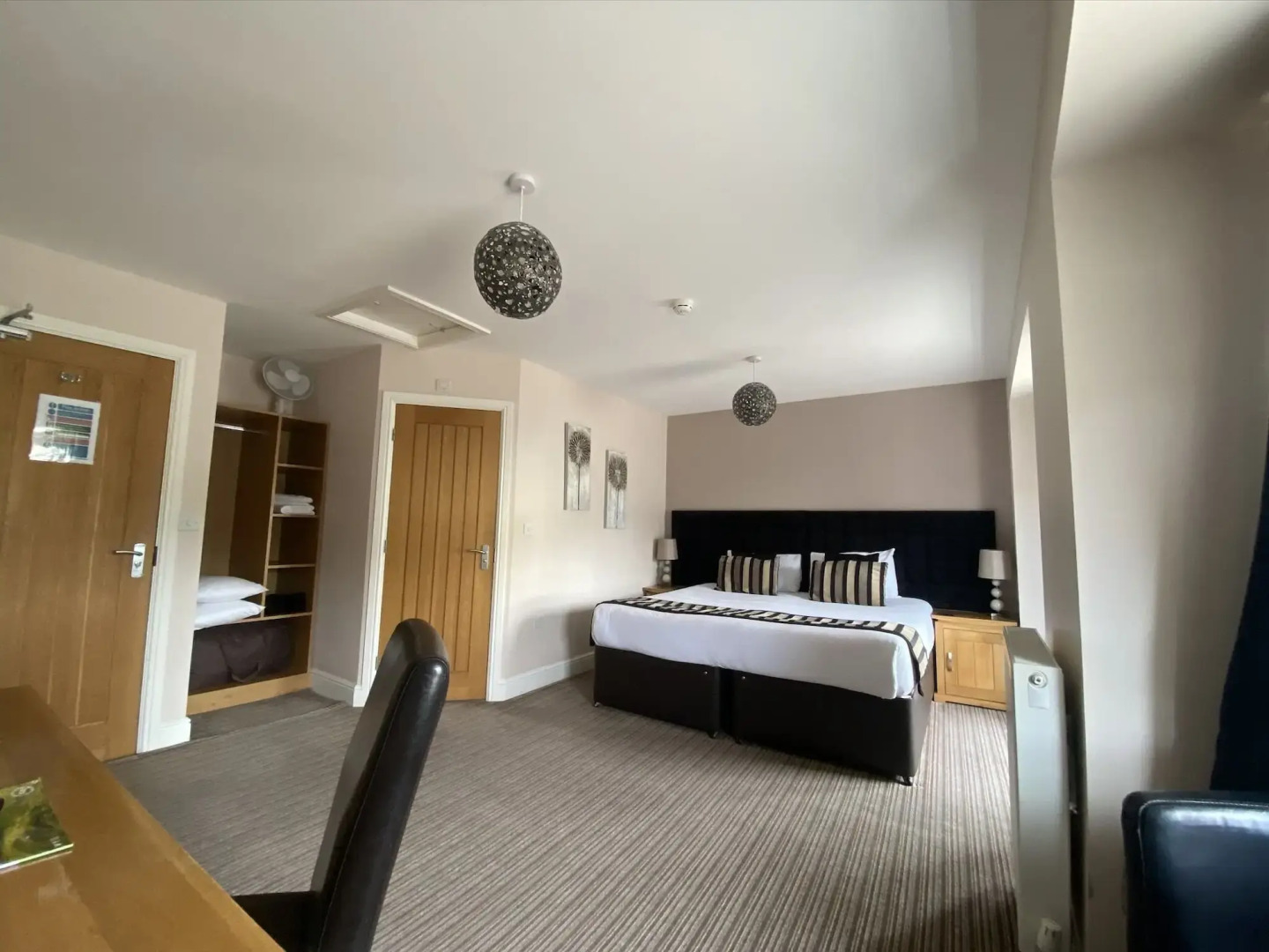 The Three Horseshoes Hotel