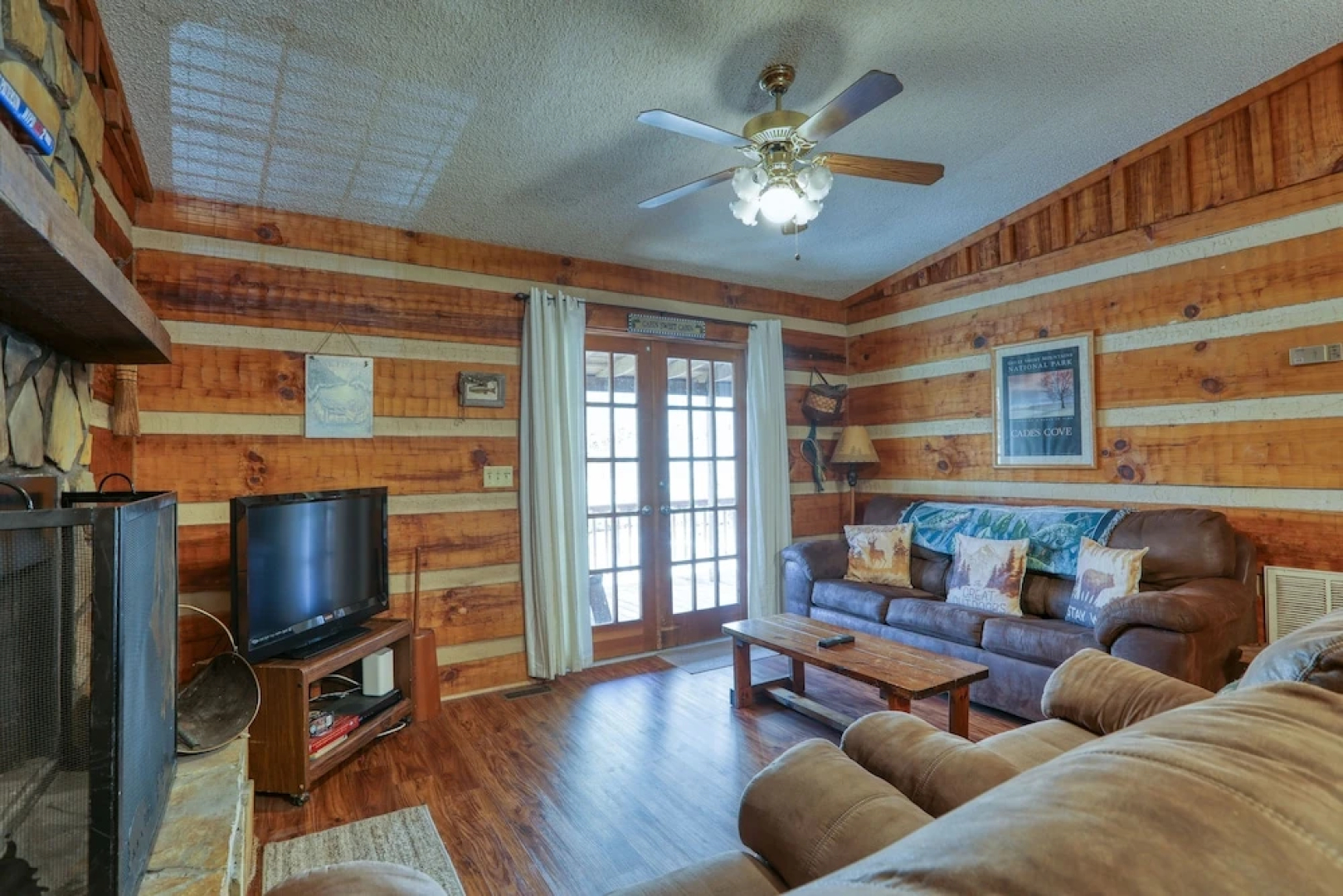 Creekside Memories - 2 Bedrooms, 2 Baths, Sleeps 6 Cabin by RedAwning