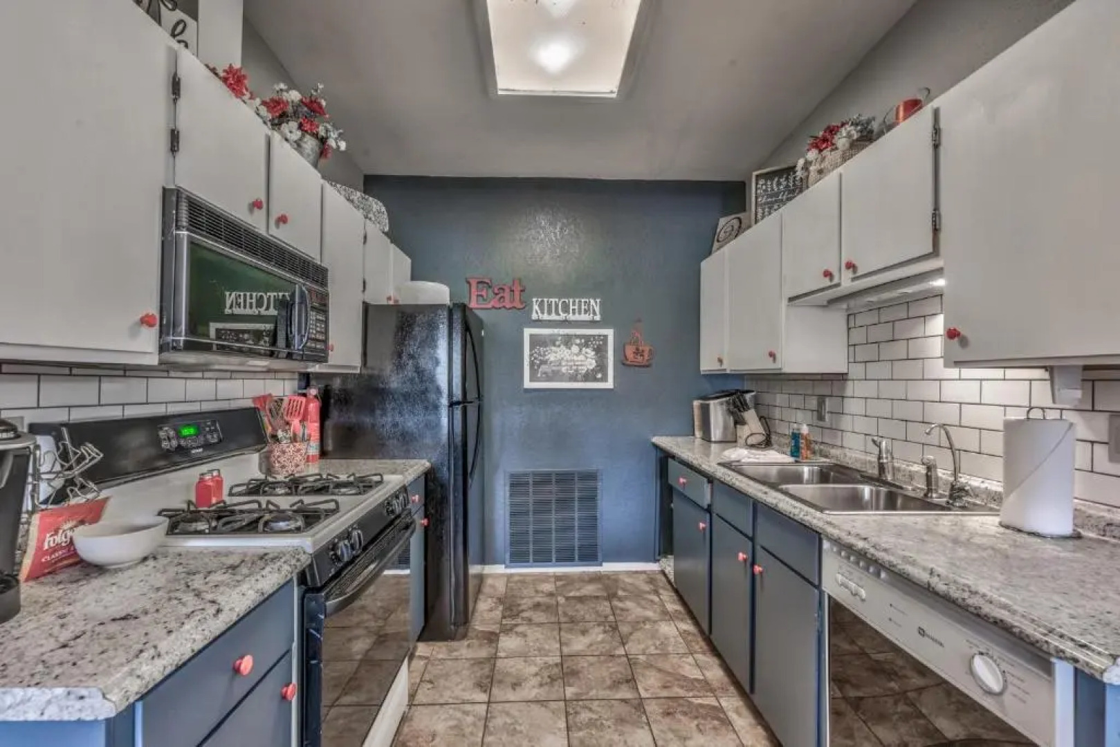 Cozy Up Haus, 3BRs, Game Room, Deck, Wi-Fi, Sleeps 8